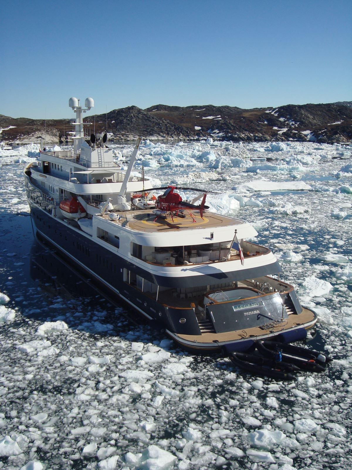 Yacht Legend på reden Ilulissat.JPG